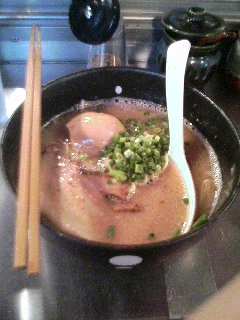 [写真:凪・豚骨麺+味玉]