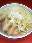 [写真:相模大野二郎・ラーメン豚入り野菜ニンニク]