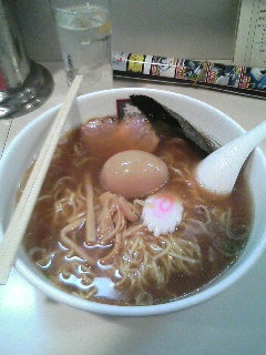 [写真:英・ラーメン+味付け玉子]