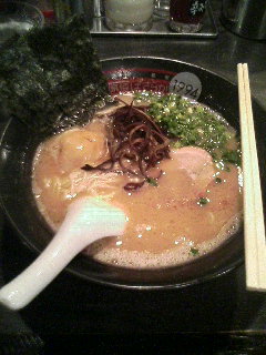 [写真:ばさらか・ばさらか(白)ラーメン+半熟煮玉子]